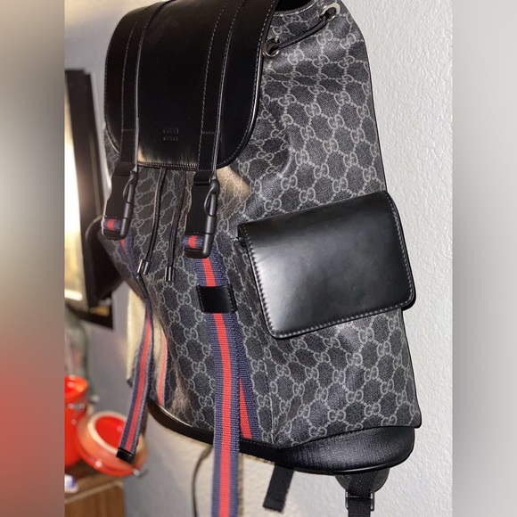 GG black backpack only worn once - Picture 3 of 10